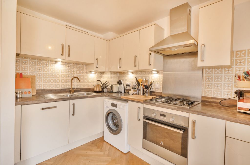 Property photo 3 of 15 Kitchen