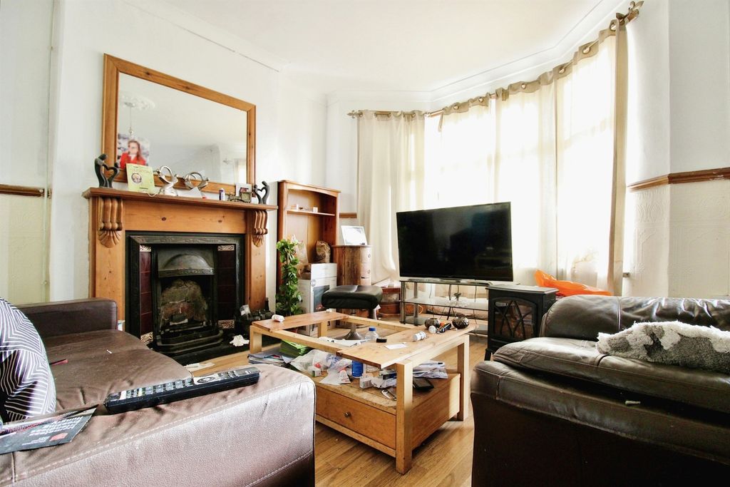 Property photo 3 of 16