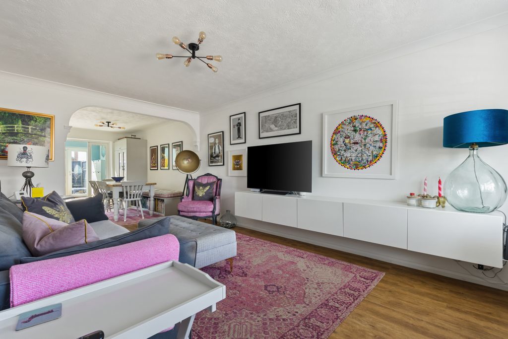 Property photo 3 of 12