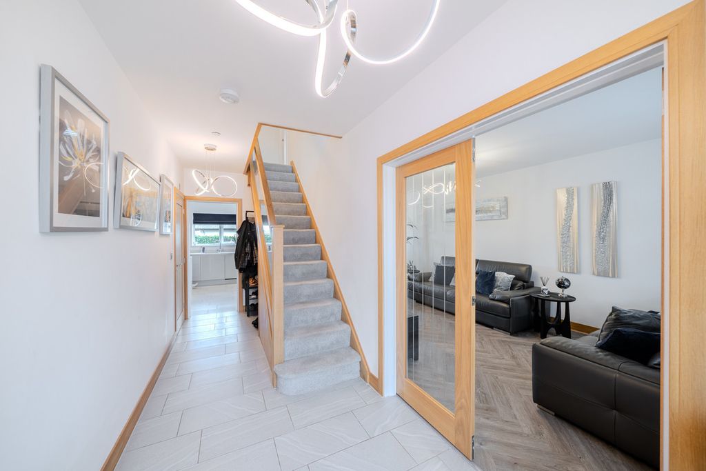 Property photo 3 of 42