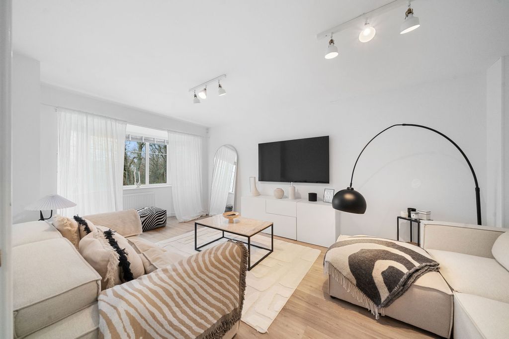 Property photo 2 of 24