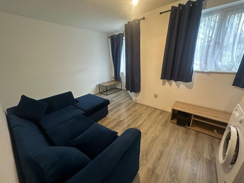 Property photo 3 of 8