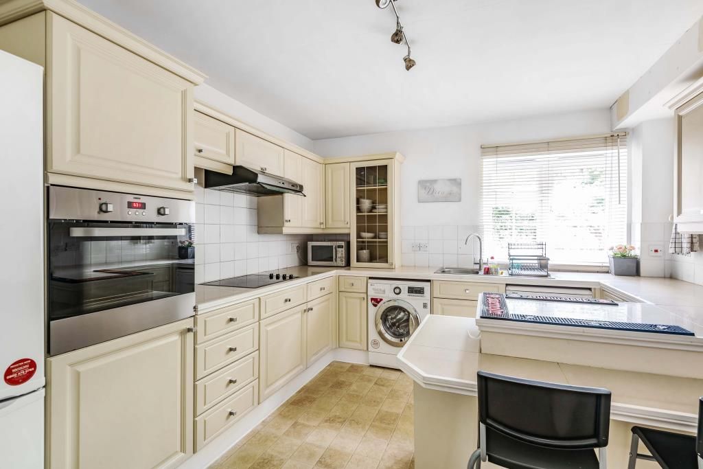 Property photo 2 of 10 Kitchen