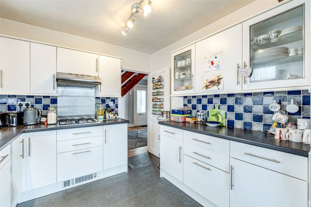 Property photo 3 of 21 Picture No. 12