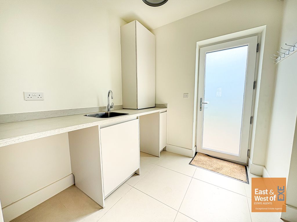 3 bed detached house to rentRegency Drive, Exeter EX2 photo 5