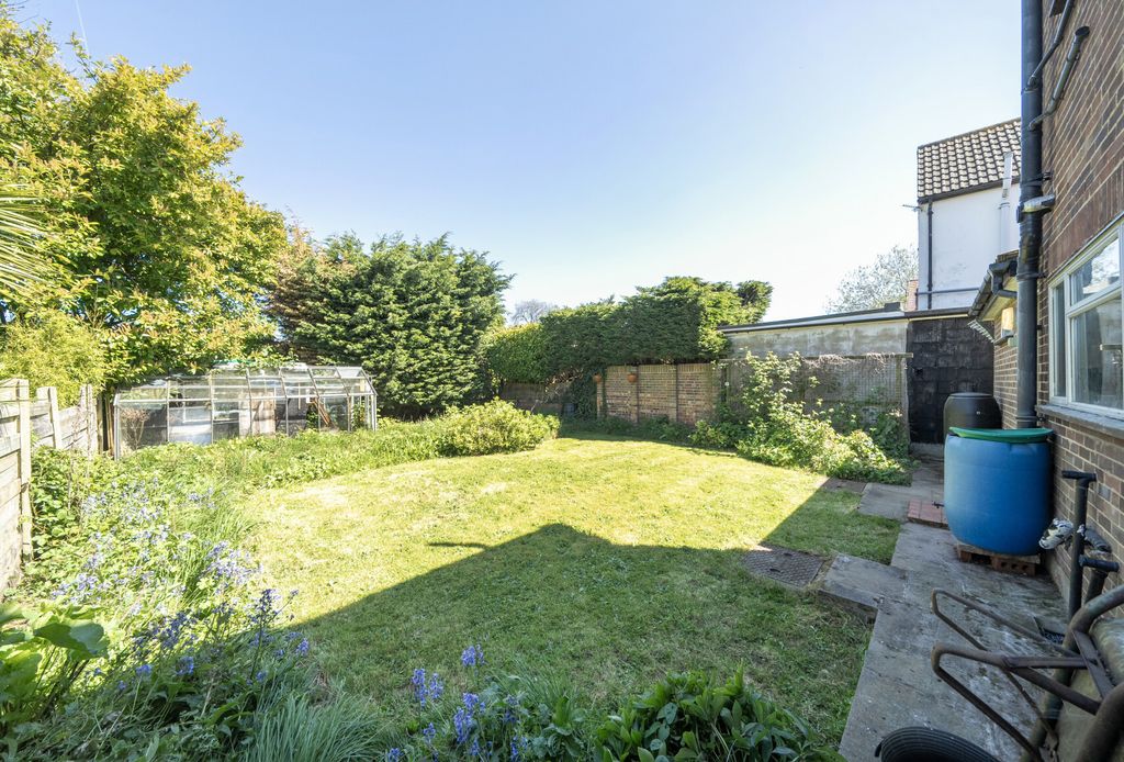 Property photo 2 of 19 1449333-12-69Ecda...