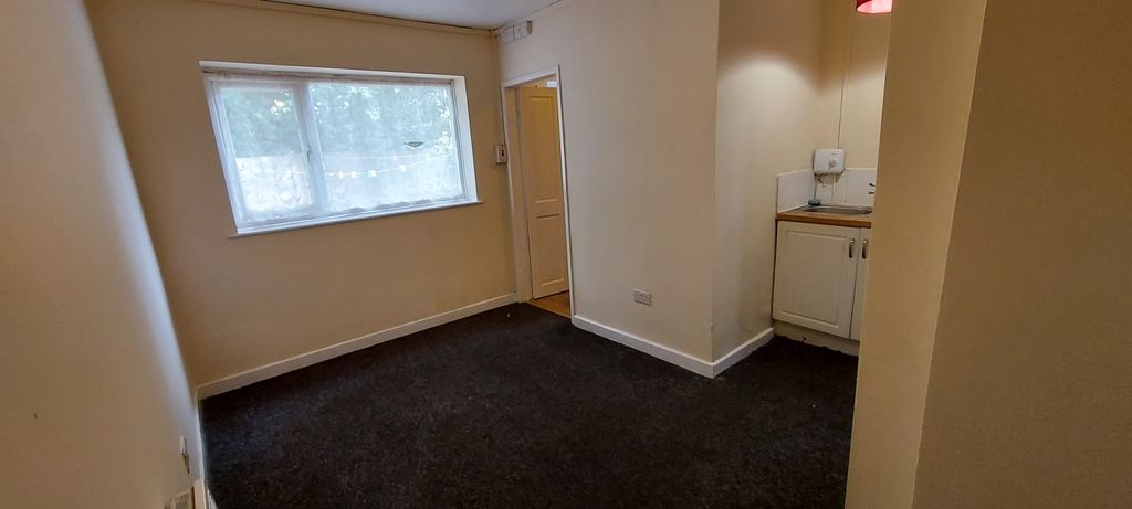 Property photo 2 of 7 1000028281