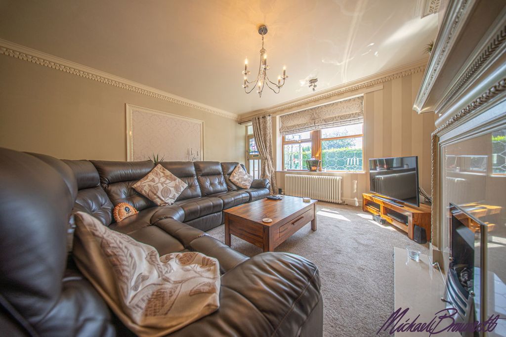 Property photo 2 of 27