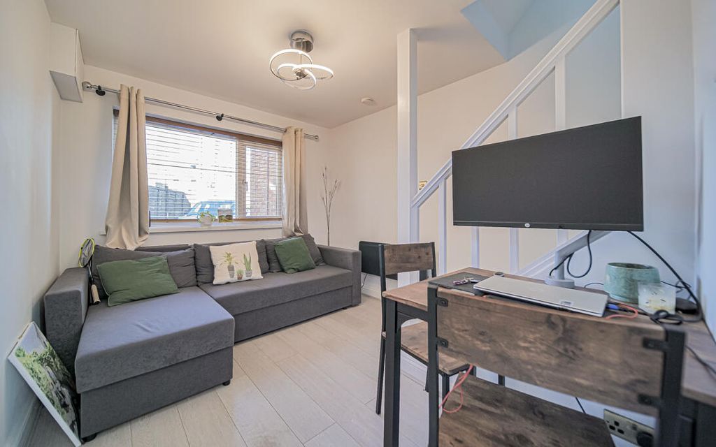 Property photo 3 of 7 P1069806.Jpg