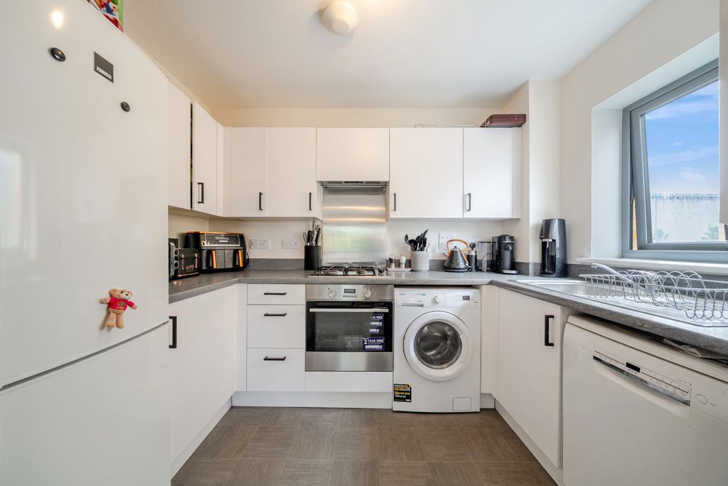 Property photo 2 of 17 1454611-12-69Fc87...