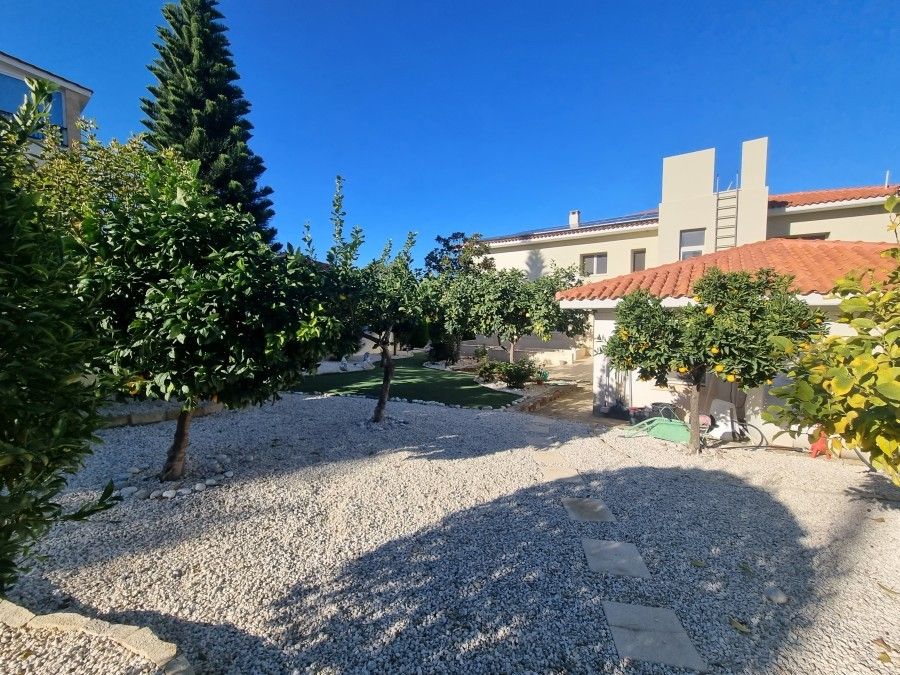 Property photo 2 of 50