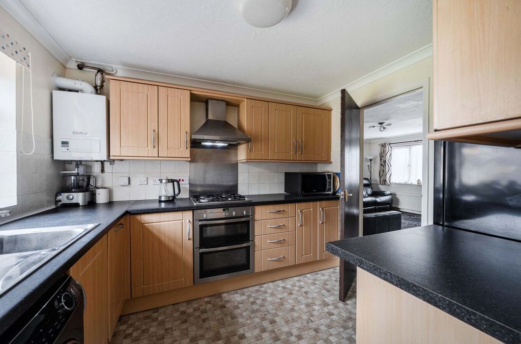 Property photo 3 of 14 1439983-26-69d8F8...