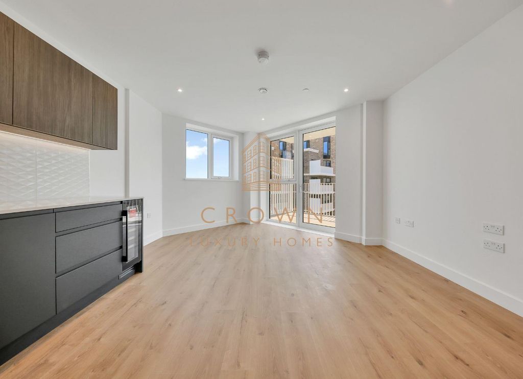 Property photo 1 of 27 Hhsr-10907 (12).Jpg