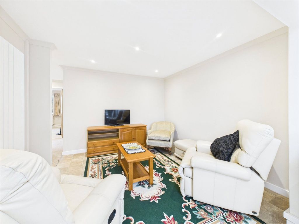 Property photo 2 of 19 Picture No. 12