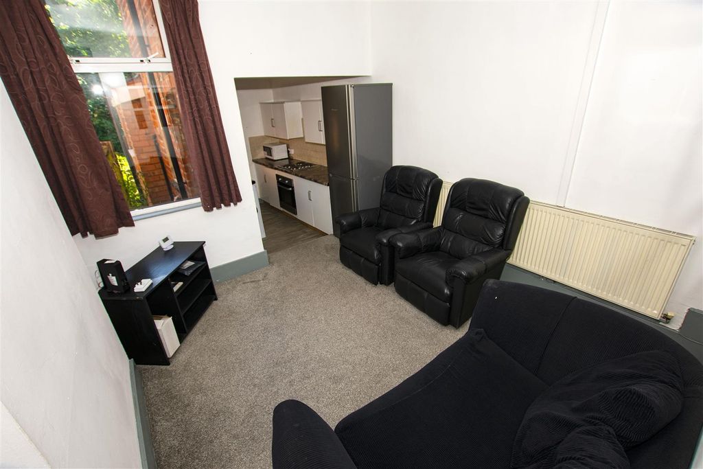 Property photo 2 of 16 Approach