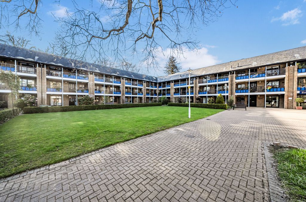 Property photo 2 of 15 1438165-29-69Cea1...