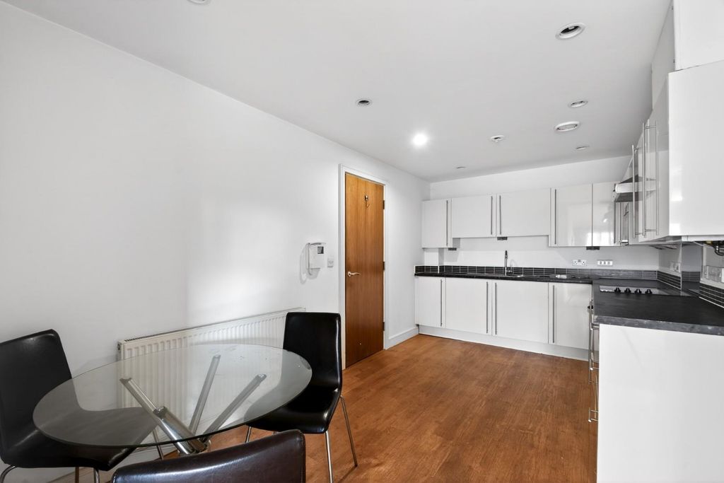 Property photo 2 of 8 1Montpellierapts-6.Jpg