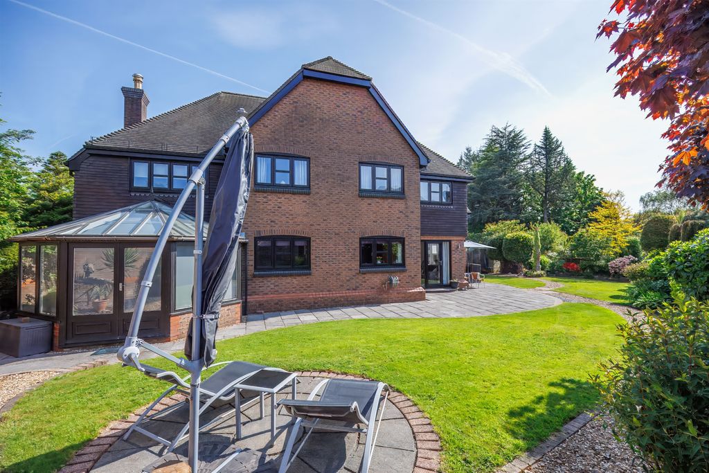 Property photo 2 of 34