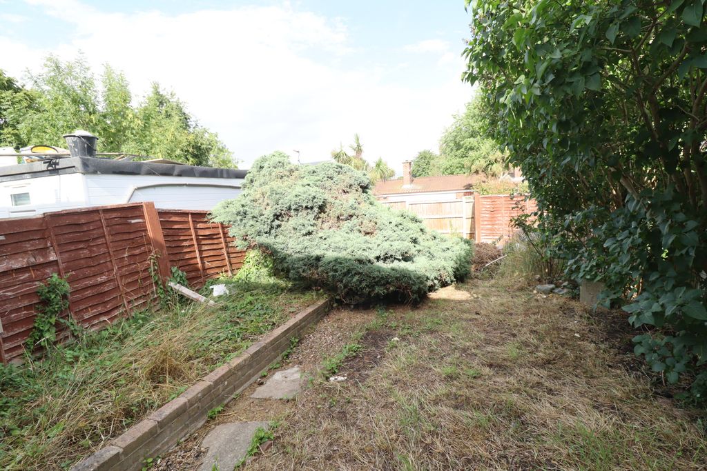 Property photo 2 of 17 Picture No. 12
