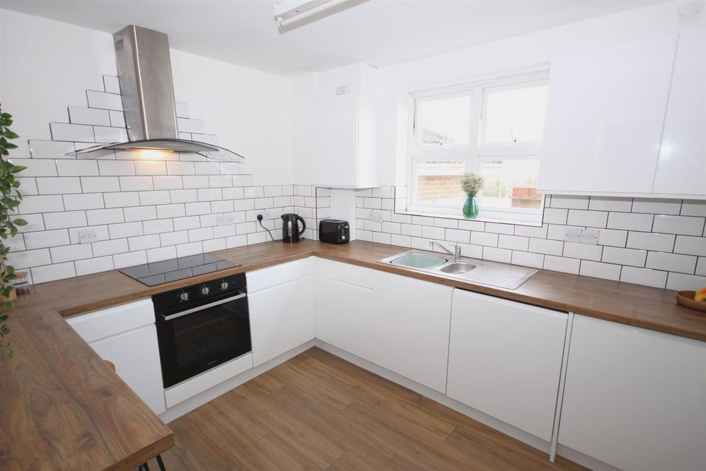 Property photo 2 of 9 Lszt7Ytwmuewzuv-89Vl7A.Jpg