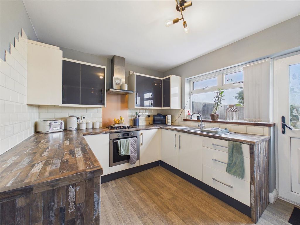 Property photo 2 of 14 Kitchen