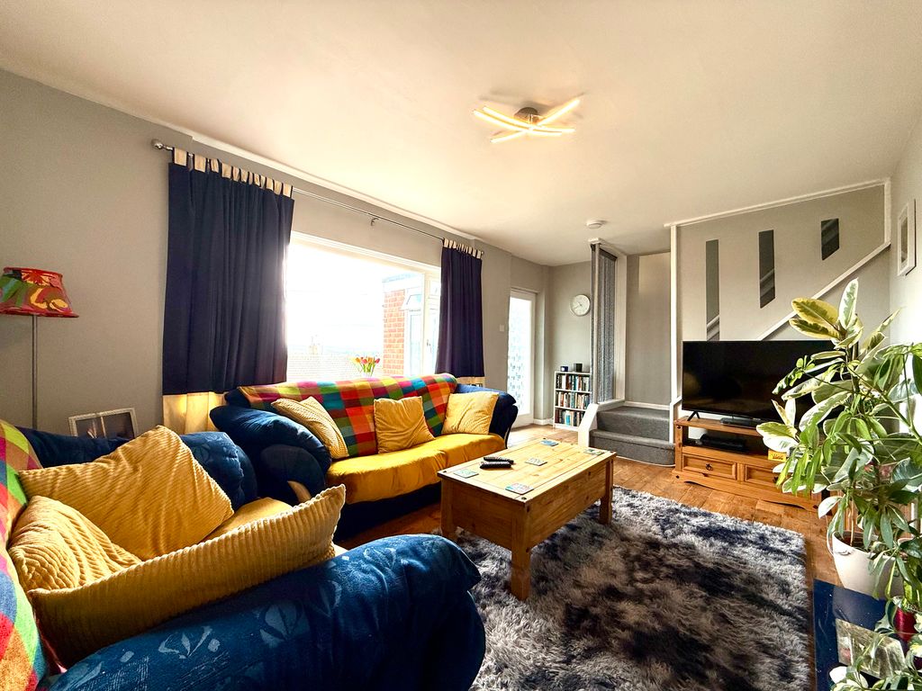 Property photo 2 of 15 Lounge