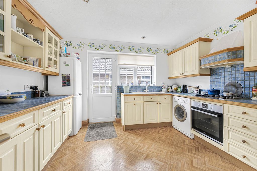 Property photo 3 of 13 Kitchen