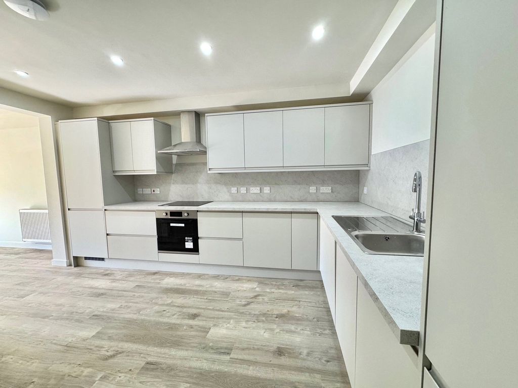 Property photo 3 of 8 Kitchen Diner