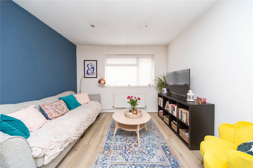 Property photo 2 of 15 Picture No. 24