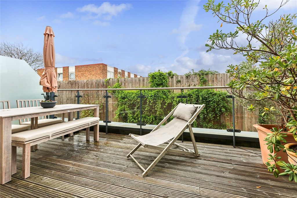 Property photo 3 of 16 Roof Terrace