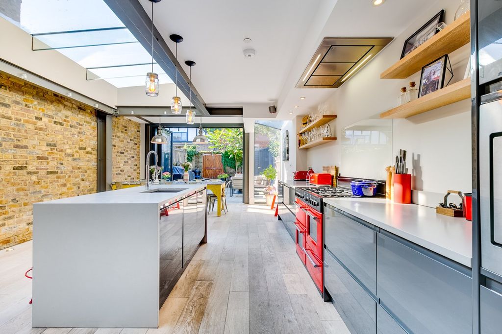 Property photo 1 of 8