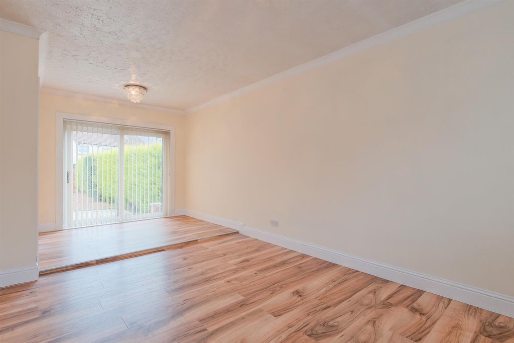 Property photo 3 of 37 002-7 Ashland Avenue Hamilton ML3 7Sh.Jpg