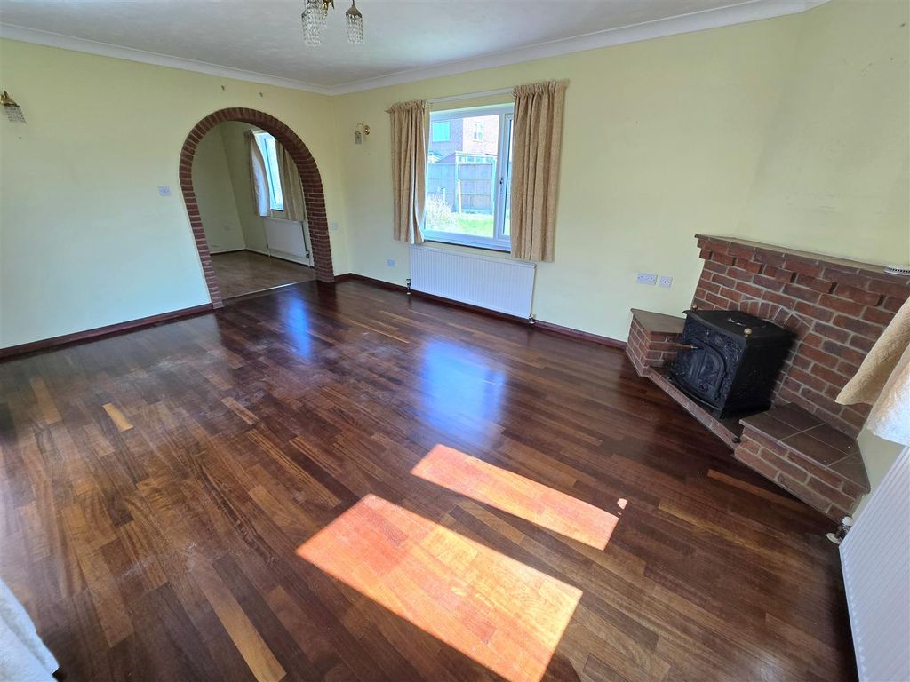 Property photo 3 of 13 Lounge