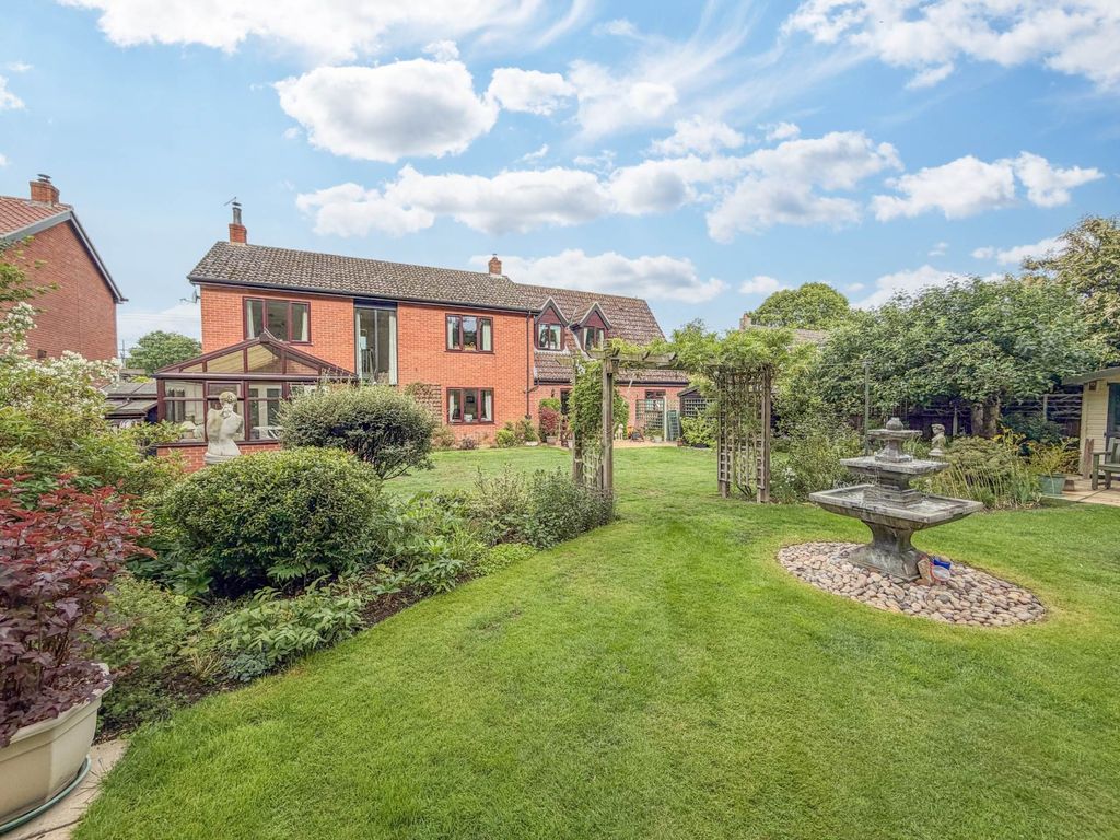 Property photo 2 of 39
