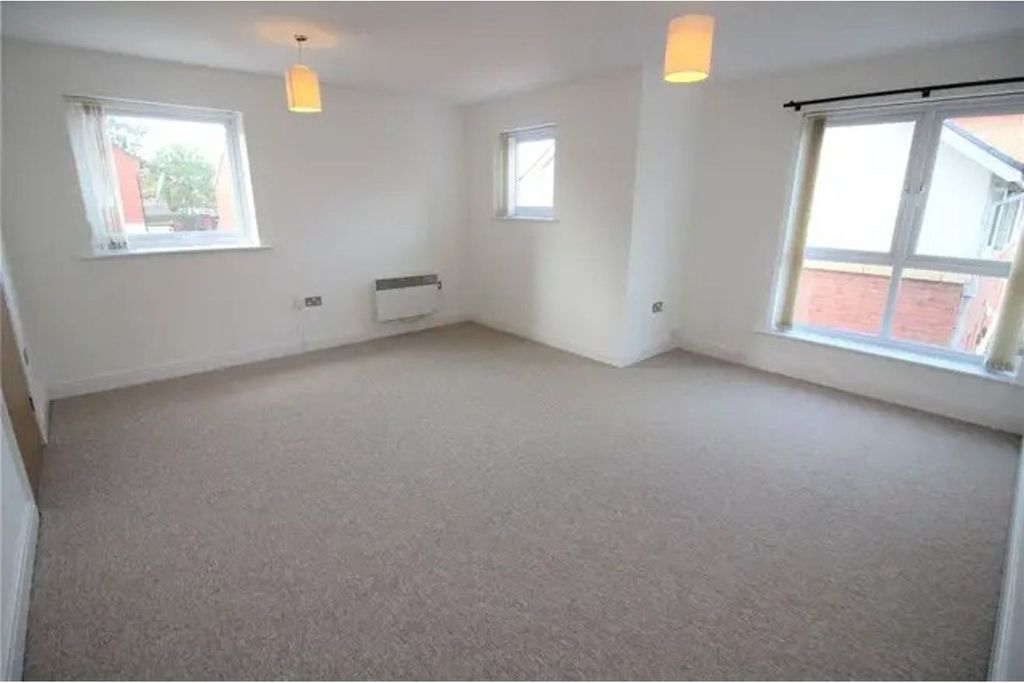 Property photo 2 of 8