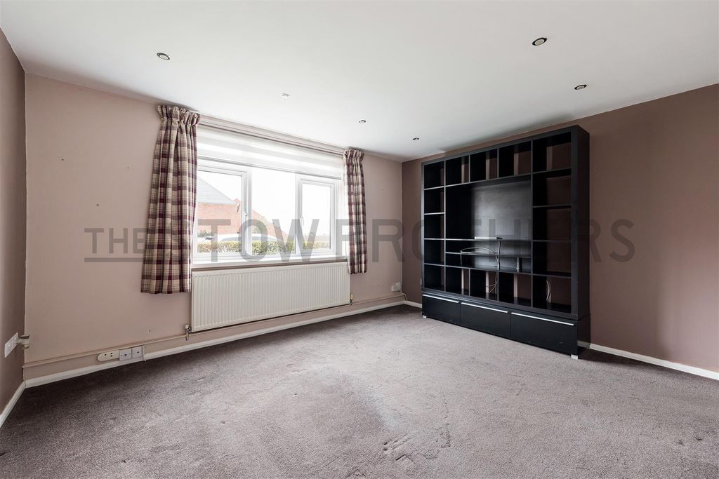 Property photo 3 of 21