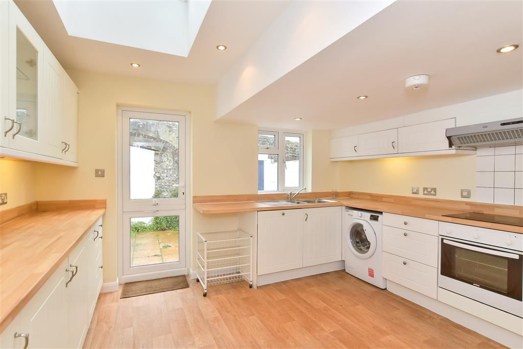 Property photo 3 of 12 Kitchen