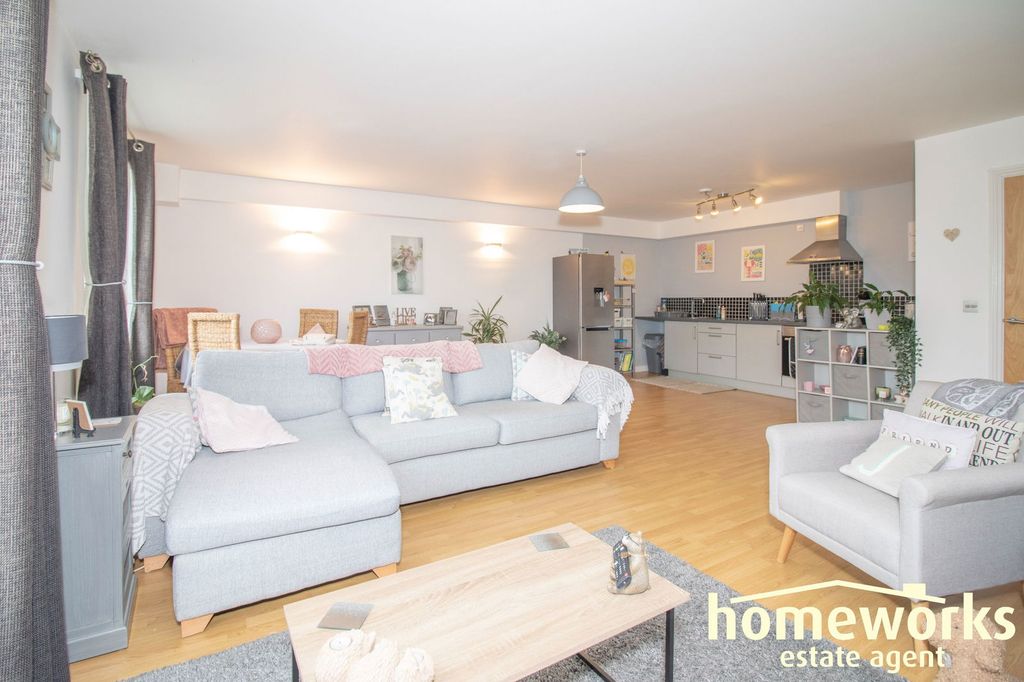 Property photo 2 of 8