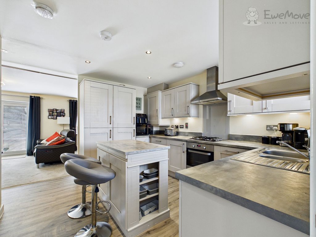 Property photo 2 of 16 Ewemove South Molton - Bluecoat Close