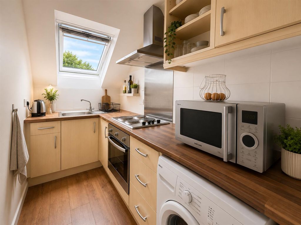Property photo 2 of 6 Kitchen