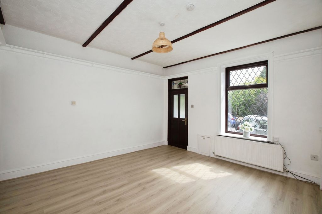 Property photo 3 of 17 Living Room
