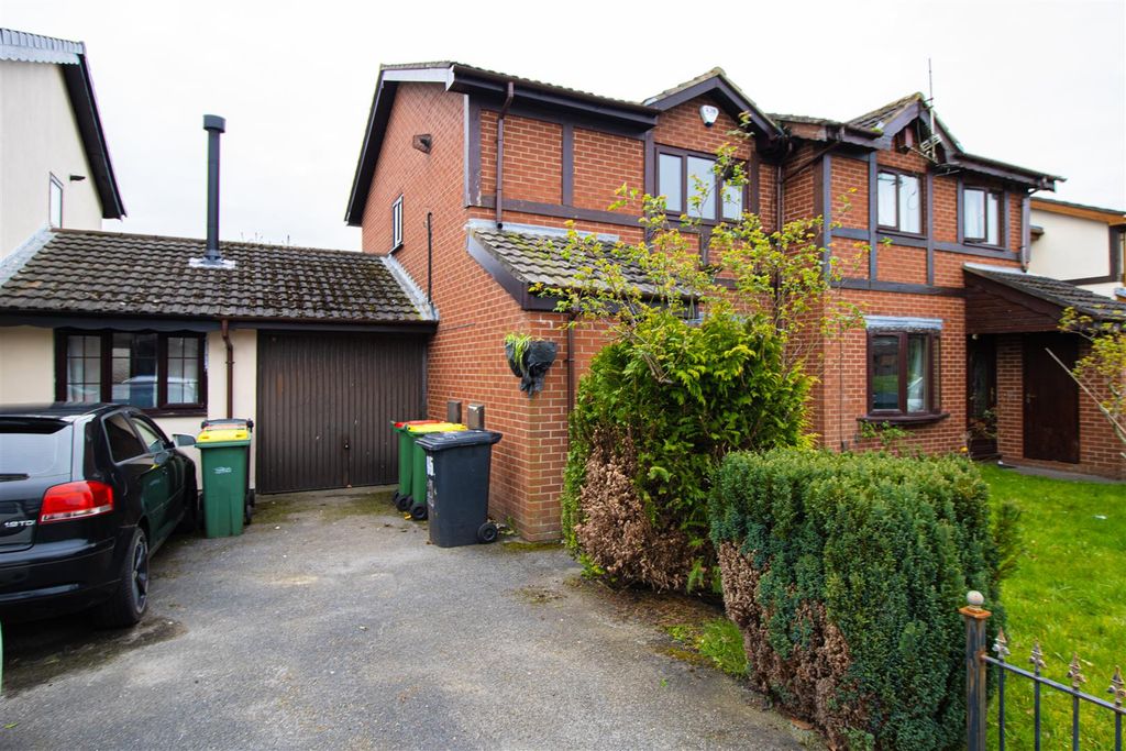 Property photo 2 of 11 Front Driveway