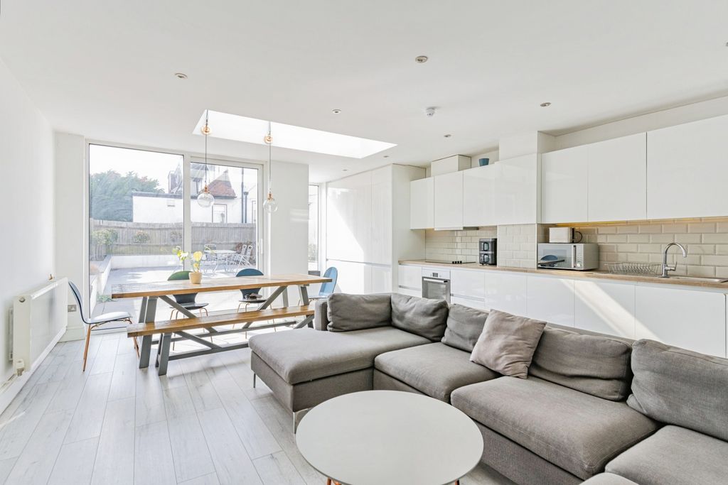 Property photo 2 of 18 Pbox-Img.Jpg