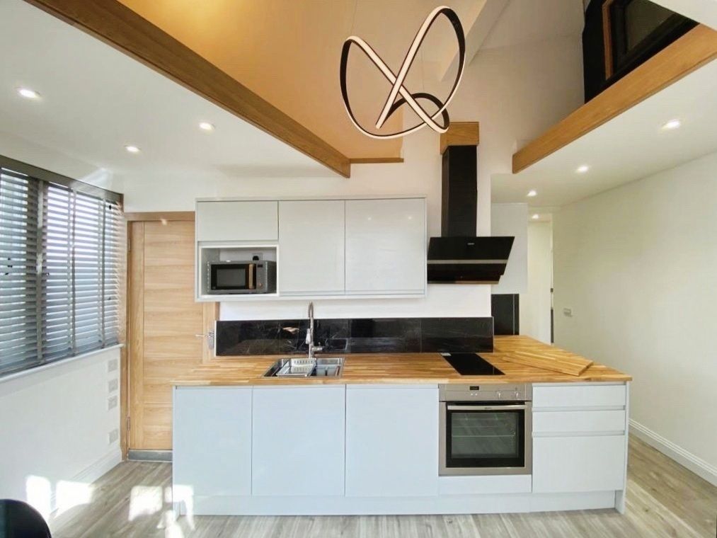 Property photo 3 of 10 Modern Kitchen