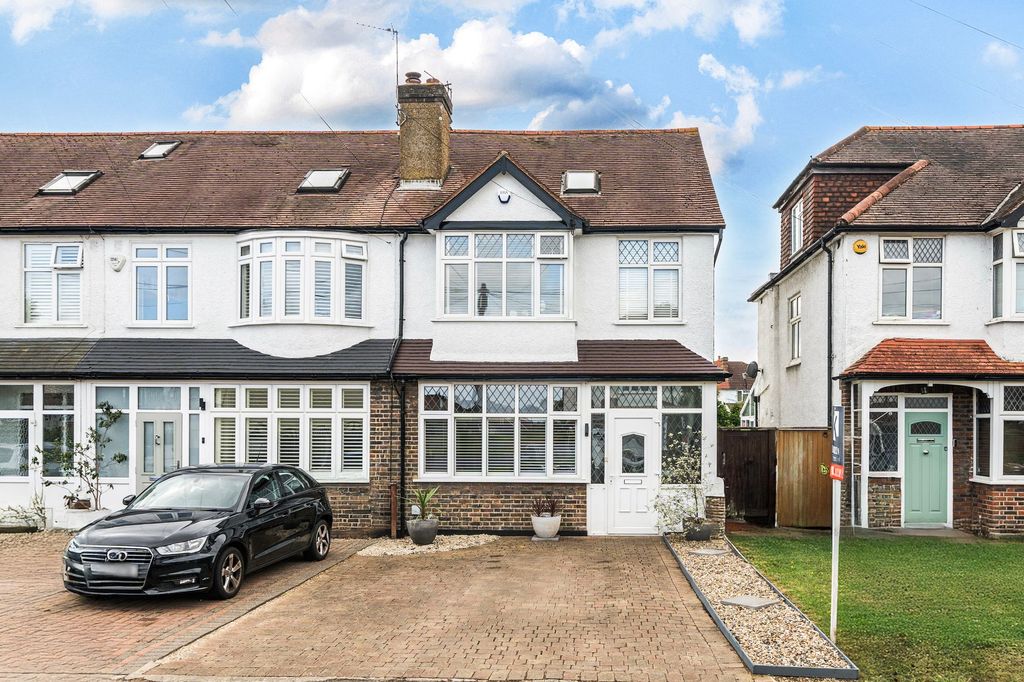 Property photo 1 of 18 Sparrow Farm Road, Epsom - Kt17 2Jl