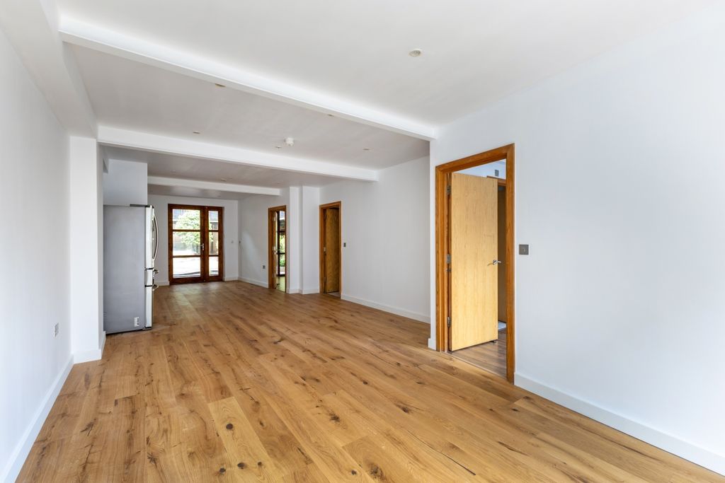 Property photo 3 of 23 109113_Flat
