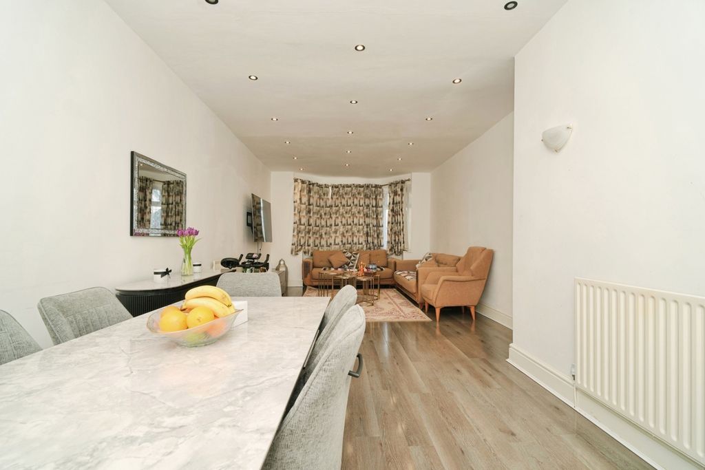 Property photo 3 of 15 Pbox-Img.Jpg