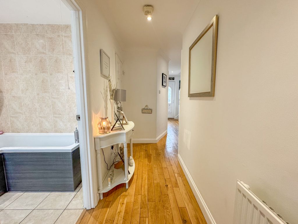 Property photo 2 of 19 Hallway