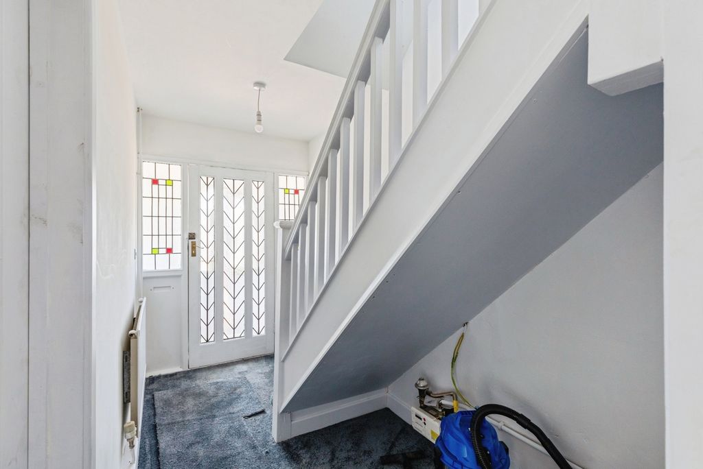 Property photo 3 of 18 Entrance