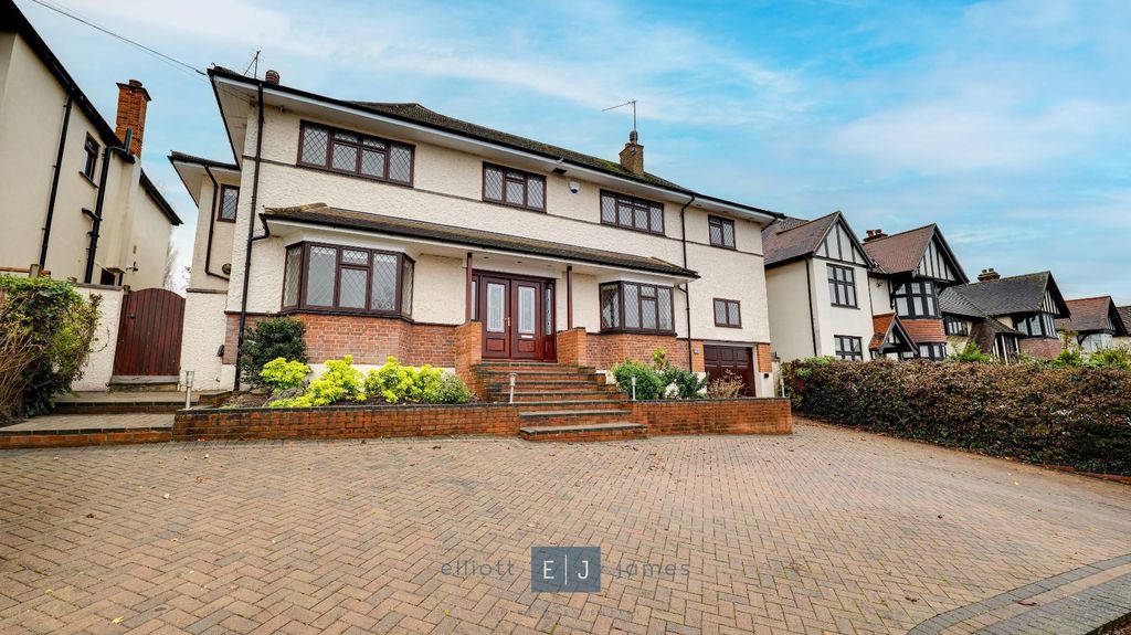 Property photo 3 of 60